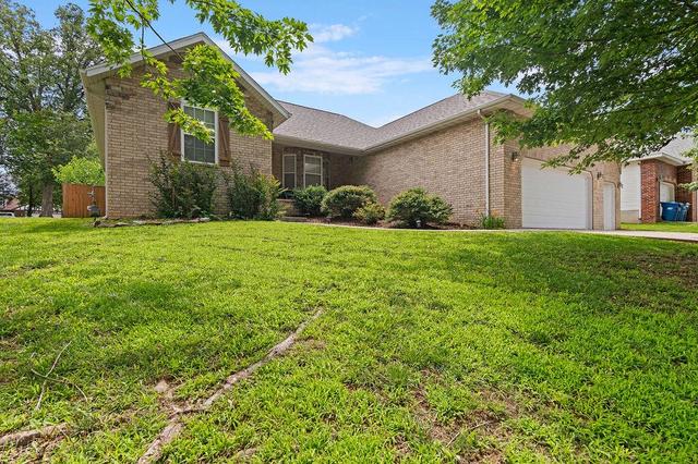 3296 N Eakins Ave, Springfield, MO 65803