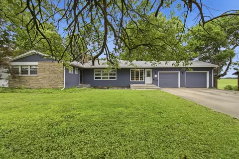 912 W Pleasant St, Aurora, MO 65605