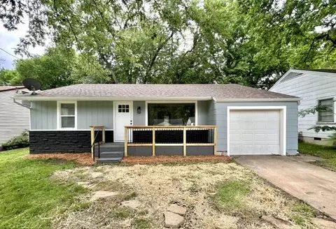 1607 N Kentwood Ave, Springfield, MO 65803
