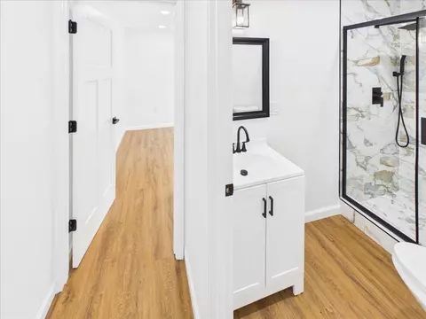 Entry Way - 214 S Locust St, Buffalo, MO 65622 photo 3 of 5