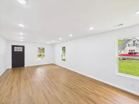 Living - 214 S Locust St, Buffalo, MO 65622 photo 4 of 5