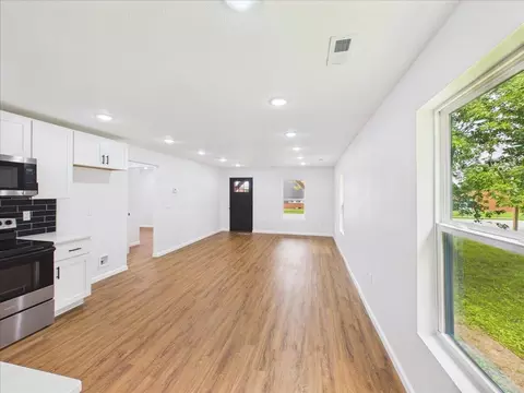 Living - 214 S Locust St, Buffalo, MO 65622 photo 3 of 5