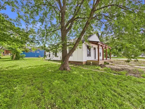 Other - 214 S Locust St, Buffalo, MO 65622 photo 1 of 7
