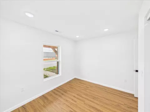 Bedroom - 214 S Locust St, Buffalo, MO 65622 photo 3 of 7