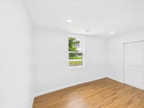 Bedroom - 214 S Locust St, Buffalo, MO 65622 photo 6 of 7