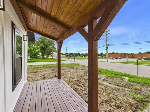 Exterior - 214 S Locust St, Buffalo, MO 65622 photo 5 of 15