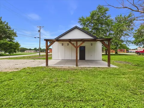 Exterior - 214 S Locust St, Buffalo, MO 65622 photo 13 of 15