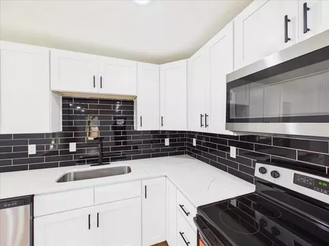 Kitchen - 214 S Locust St, Buffalo, MO 65622 photo 2 of 5