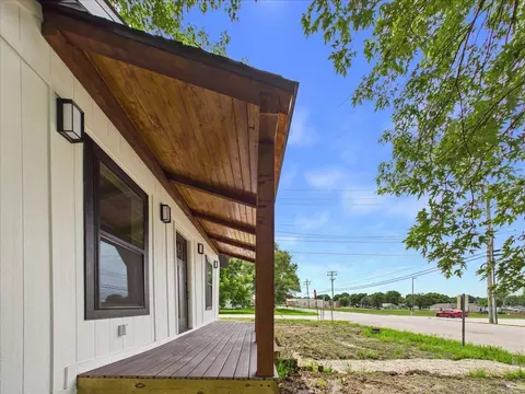 Exterior - 214 S Locust St, Buffalo, MO 65622 photo 7 of 15