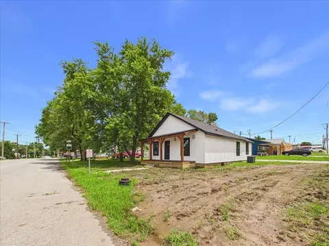 Exterior - 214 S Locust St, Buffalo, MO 65622 photo 8 of 15