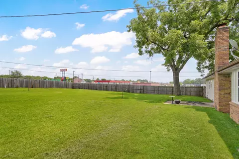 Exterior - 2841 E Normandy St, Springfield, MO 65804 photo 8 of 10