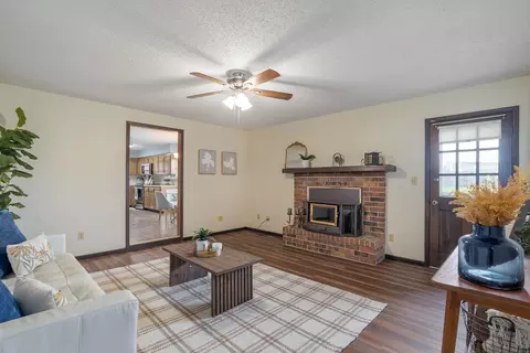 Living - 2841 E Normandy St, Springfield, MO 65804 photo 3 of 4