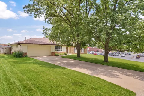 Exterior - 2841 E Normandy St, Springfield, MO 65804 photo 9 of 10