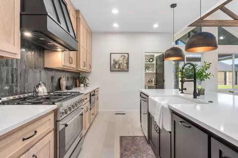 Kitchen - 1834 E Skyline Ave, Ozark, MO 65721 photo 6 of 14