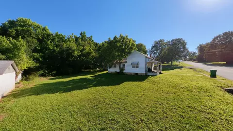 Exterior - 706 Pine St, Thayer, MO 65791 photo 7 of 7