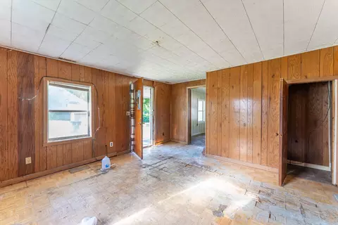 Living - 706 Pine St, Thayer, MO 65791 photo 2 of 2