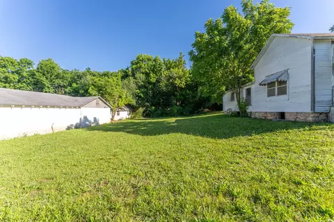 Exterior - 706 Pine St, Thayer, MO 65791 photo 4 of 7