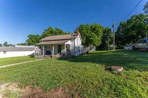 Exterior - 706 Pine St, Thayer, MO 65791 photo 2 of 7