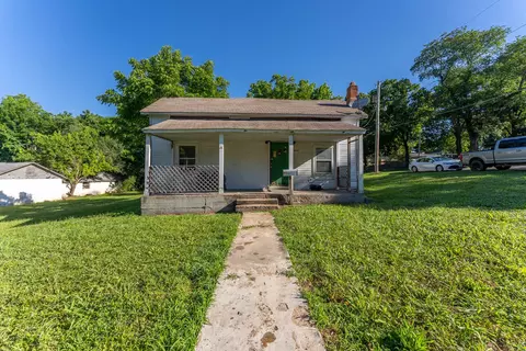 706 Pine St, Thayer, MO 65791
