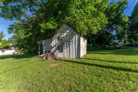 Exterior - 706 Pine St, Thayer, MO 65791 photo 3 of 7