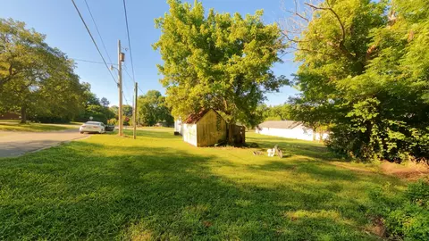 Exterior - 706 Pine St, Thayer, MO 65791 photo 6 of 7