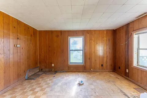 Living - 706 Pine St, Thayer, MO 65791 photo 1 of 2