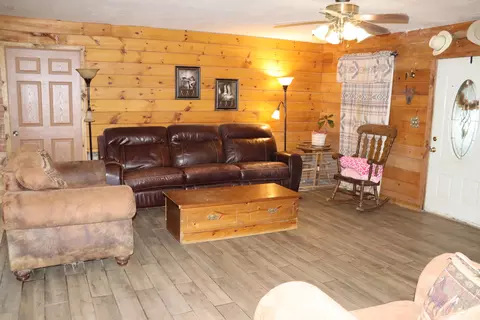 Living - 207 Royal Dr, Marshfield, MO 65706 photo 1 of 3