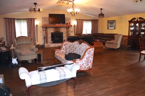 Living - 207 Royal Dr, Marshfield, MO 65706 photo 3 of 3