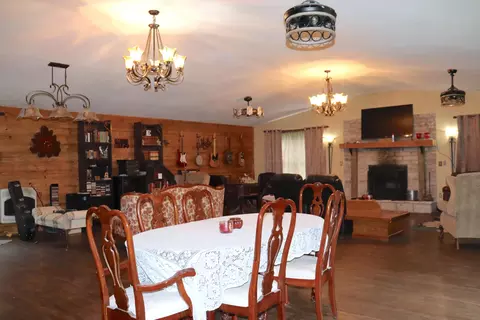 Dining - 207 Royal Dr, Marshfield, MO 65706 photo 1 of 1
