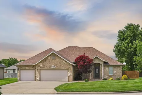 2009 E Warwick Dr, Ozark, MO 65721