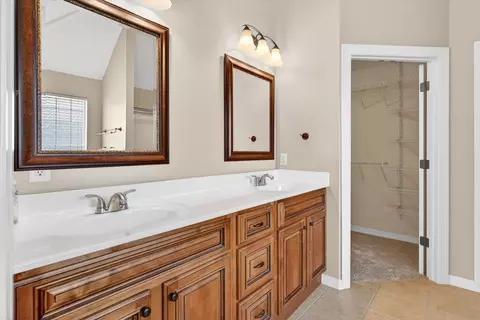 Bath - 2009 E Warwick Dr, Ozark, MO 65721 photo 1 of 2