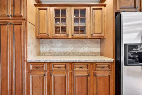Kitchen - 2009 E Warwick Dr, Ozark, MO 65721 photo 2 of 3