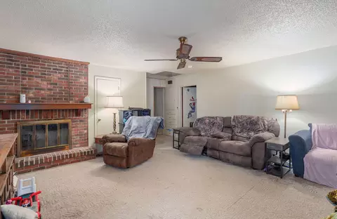 941 S Spring Park Blvd, Mount Vernon, MO 65712