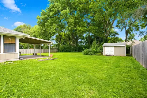 Exterior - 1105 E Canterbury Ln, Springfield, MO 65810 photo 5 of 6