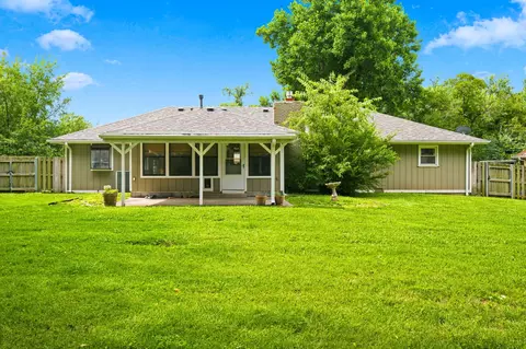 Exterior - 1105 E Canterbury Ln, Springfield, MO 65810 photo 4 of 6