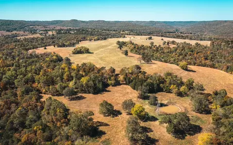004 Gunnison Rd, Kirbyville, MO 65679