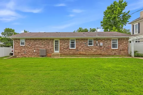 Exterior - 331 E Olive St, Bolivar, MO 65613 photo 4 of 4