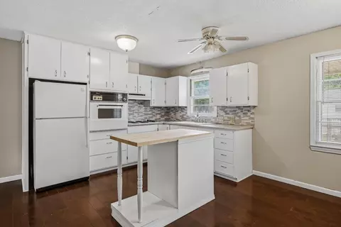 Kitchen - 331 E Olive St, Bolivar, MO 65613 photo 1 of 4