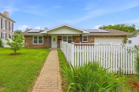 331 E Olive St, Bolivar, MO 65613