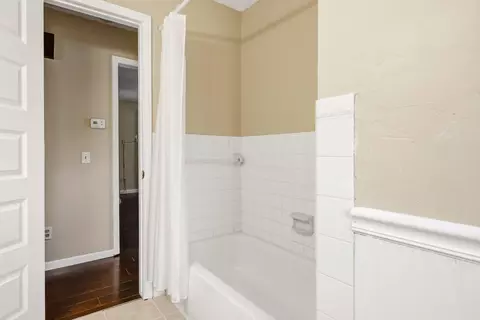 Bath - 331 E Olive St, Bolivar, MO 65613 photo 2 of 3