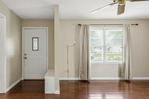 Entry Way - 331 E Olive St, Bolivar, MO 65613 photo 1 of 1