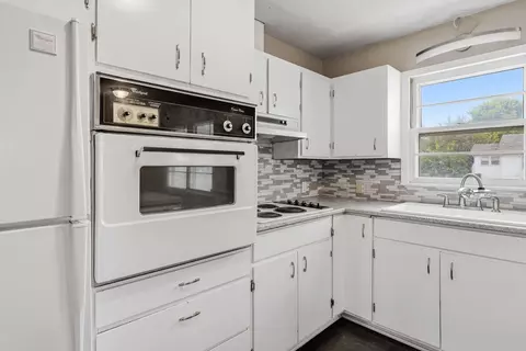 Kitchen - 331 E Olive St, Bolivar, MO 65613 photo 4 of 4