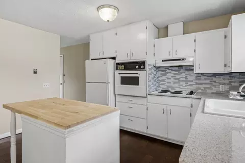 Kitchen - 331 E Olive St, Bolivar, MO 65613 photo 3 of 4