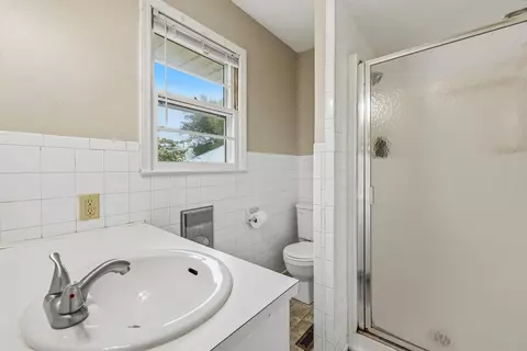 Bath - 331 E Olive St, Bolivar, MO 65613 photo 3 of 3