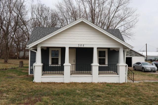 304 N Thurmond Ave, Ash Grove, MO 65604