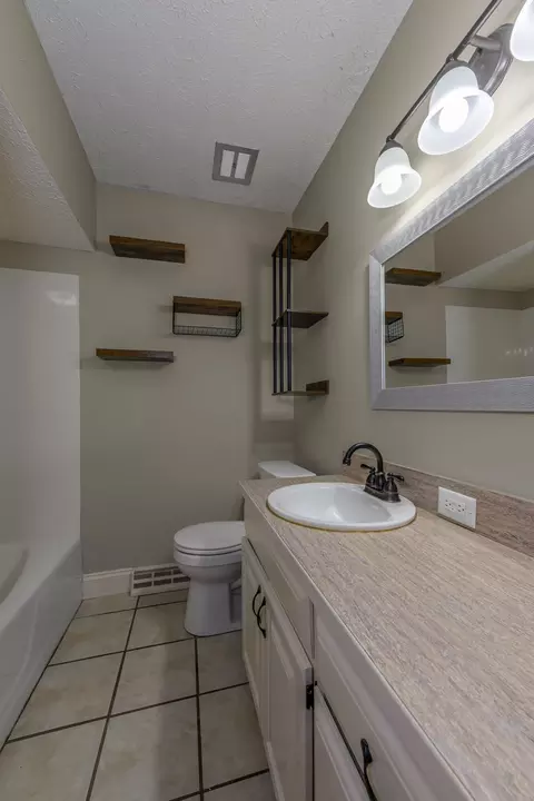 Bath - 2291 E Mirabeau St, Springfield, MO 65804 photo 4 of 9
