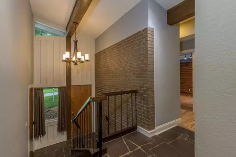 Entry Way - 2291 E Mirabeau St, Springfield, MO 65804 photo 2 of 4