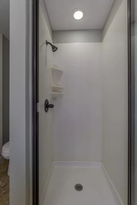 Bath - 2291 E Mirabeau St, Springfield, MO 65804 photo 7 of 9