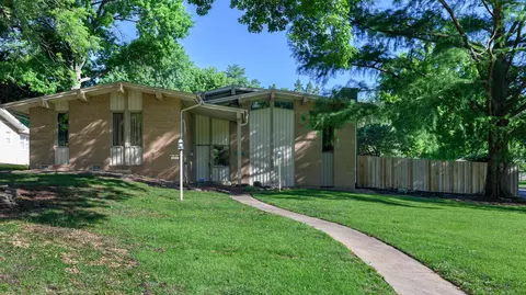 2291 E Mirabeau St, Springfield, MO 65804