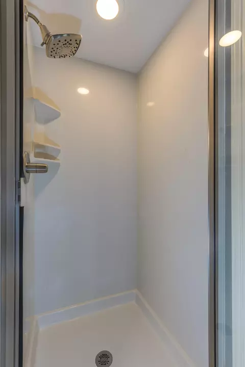 Bath - 2291 E Mirabeau St, Springfield, MO 65804 photo 3 of 9